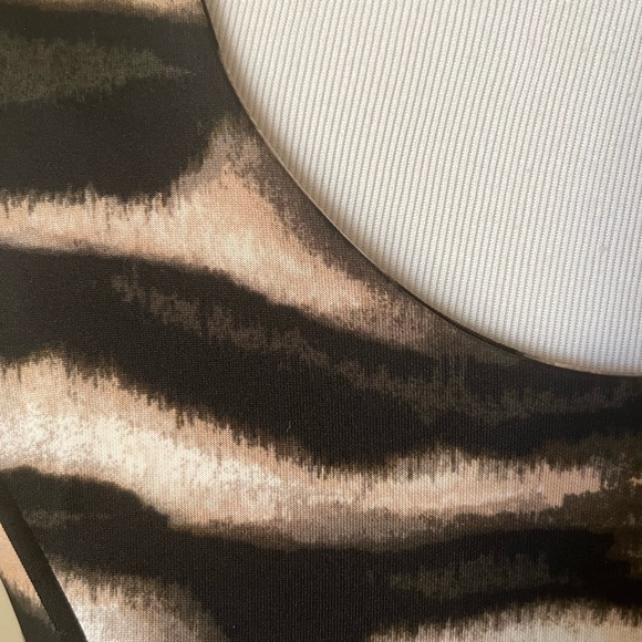 Massimo exotic print fit and flare dress with zipper detail - Picture 2 of 11